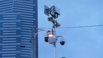 墨爾本街頭驚現持槍神秘人 監控捕捉緊張一幕，警方迅速介入